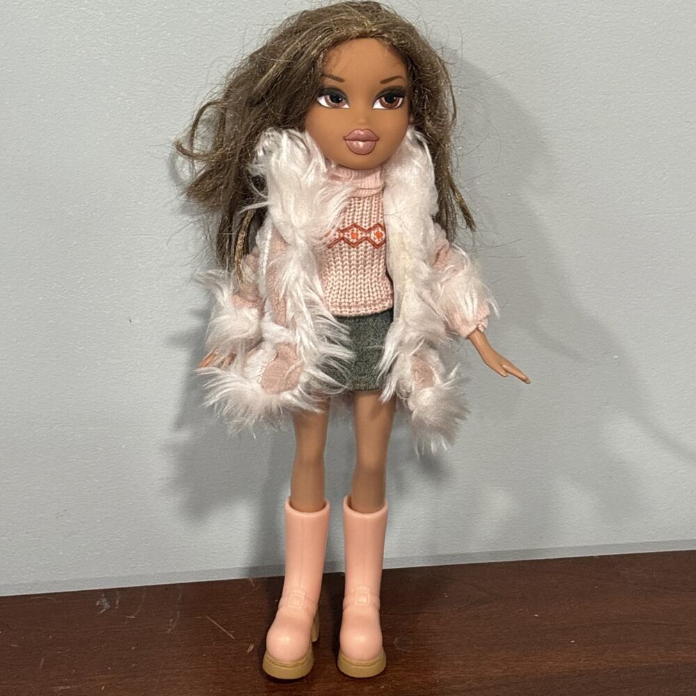 RARE HTF Bratz Winter Girlz YASMIN Doll in Original Outfit